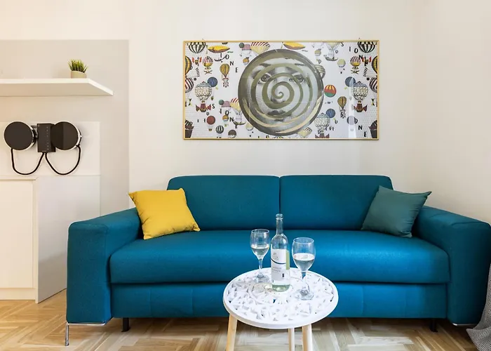 דירה Hostly-puccini Luxury Home-near Colosseum & Trevi רומא