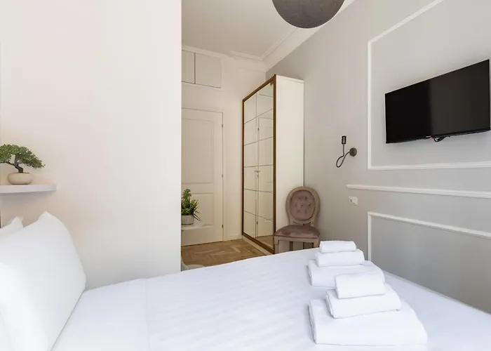 Hostly-puccini Luxury Home-near Colosseum & Trevi *